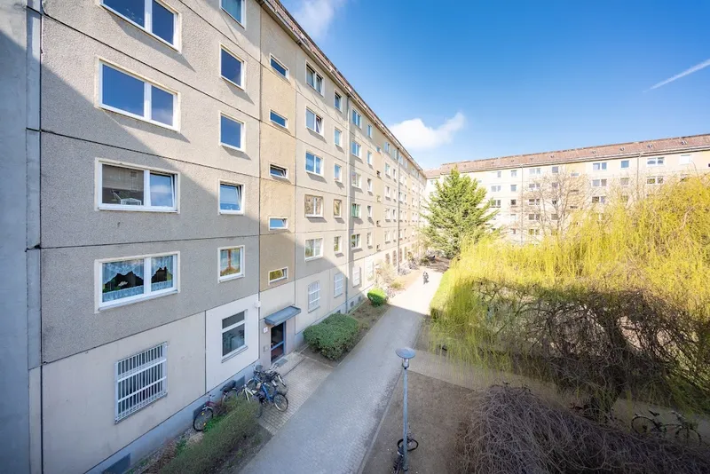 Renovierungsbedürftige Wohnung in Prenzlauer Berg nahe dem "Velodrom" neu zu vermieten — photo 1